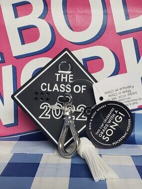 BBW Noise Making 2022 Graduation Cap PocketBac Holder